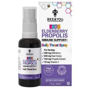 Bee&You Kids Propolisový sprej do krku s černým bezem, jahodami a vitamínem C 30 ml Bee&You Kids Propolisový sprej do krku s černým bezem, jahodami a vitamínem C 30 ml