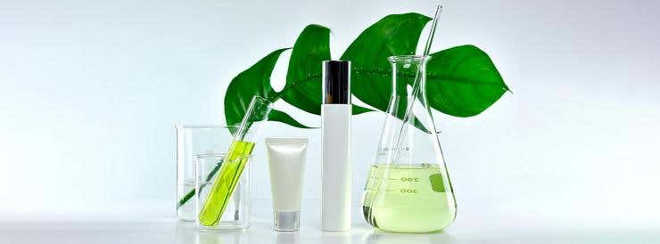 Čistící a pěnící látky (SLS, SLES) v kosmetice. Jsou nebezpečné pro naši pokožku?
